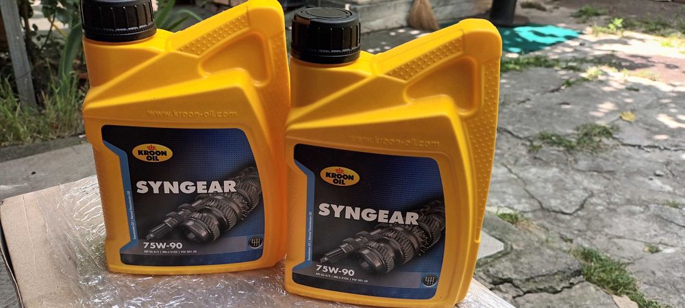 Продам масло в коробку передач.