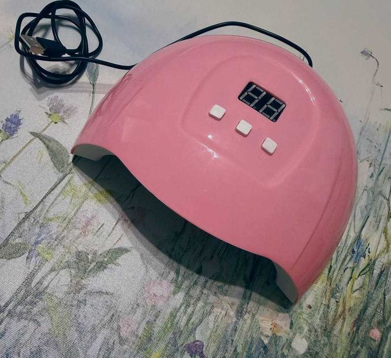 Lampa LED do manicure – jak nowa