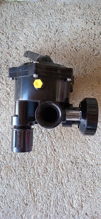 Válvula  e bomba para piscina