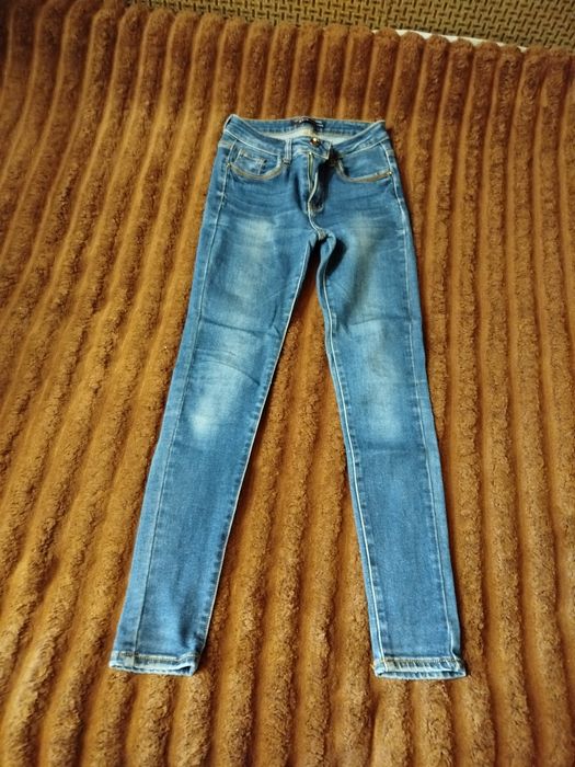 Продам джинси р.25