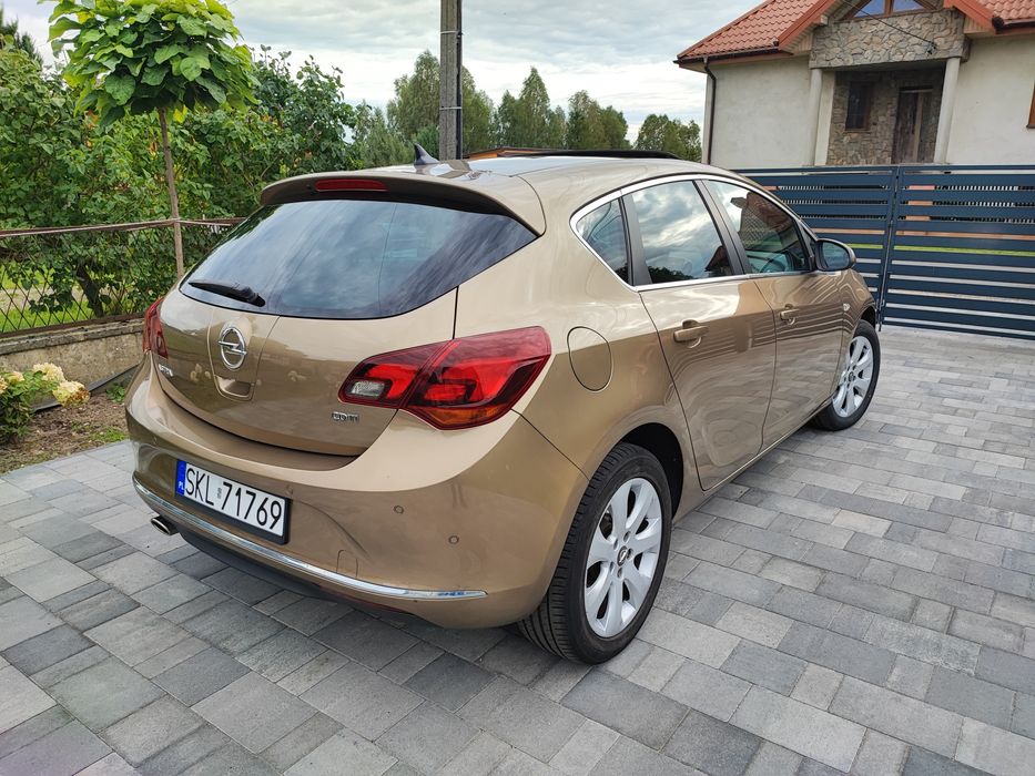 Opel Astra J hatchback 2014r bogata opcja