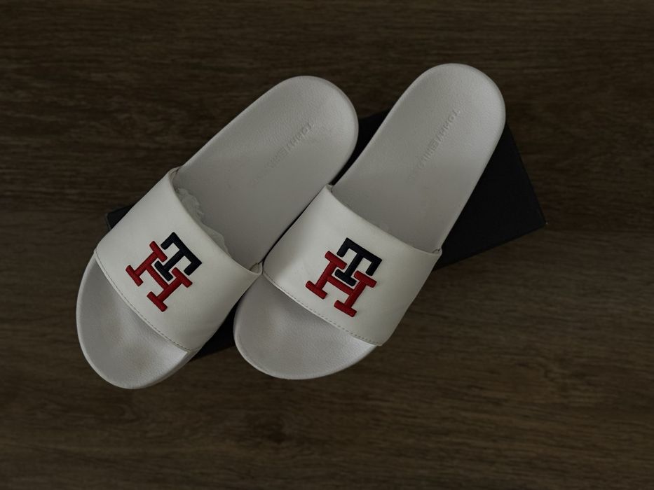 Шльопанці TOMMY HILFIGER