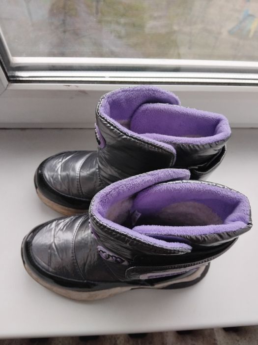 Продам дутики,ботинки.