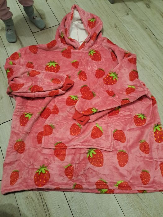 Koc z kapturem narzutka na nogi