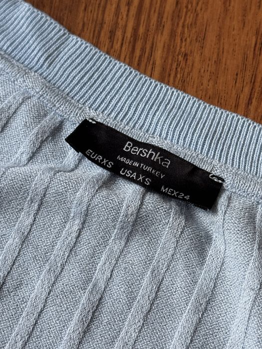 Niebieski sweterek crop top bluzka z długim rękawem Bershka XS