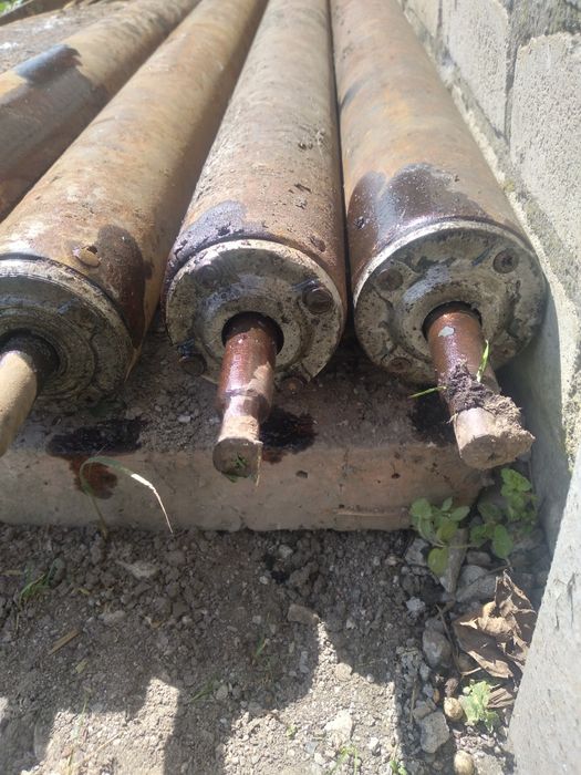 Вали на підшипниках