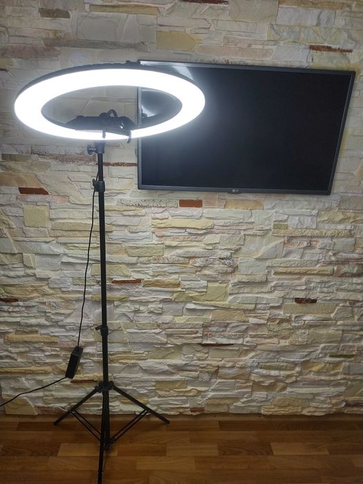 Професійна кільцева LED лампа 45 см. Повний набір зі штативом та