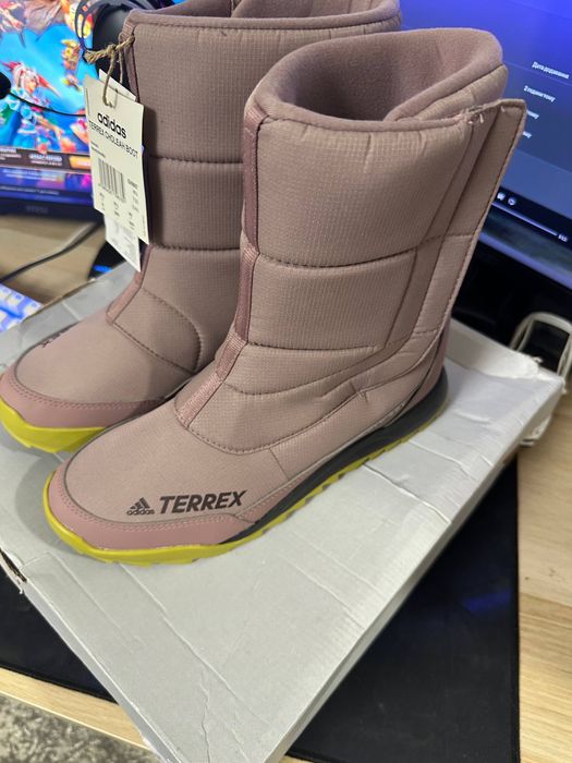 Чоботи Adidas нові