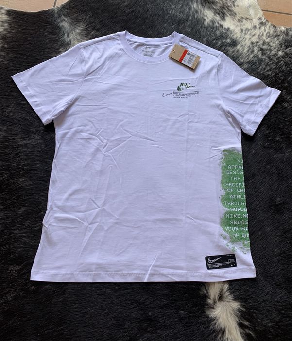 T-shirts Nike tamanho L cor branca nova com etiqueta