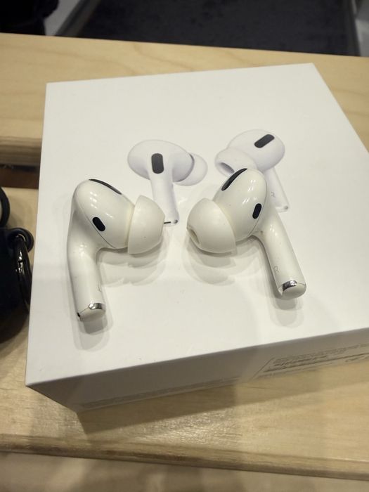 Навушники Apple AirPods Pro 3