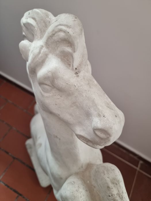 Konik koń  betonowy