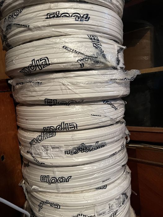 Автомати та кабеля різного розміру,шина для зєднання автоматів)