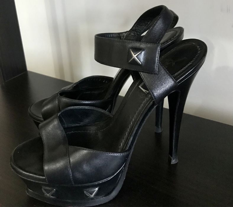 Sandálias Saint Laurent