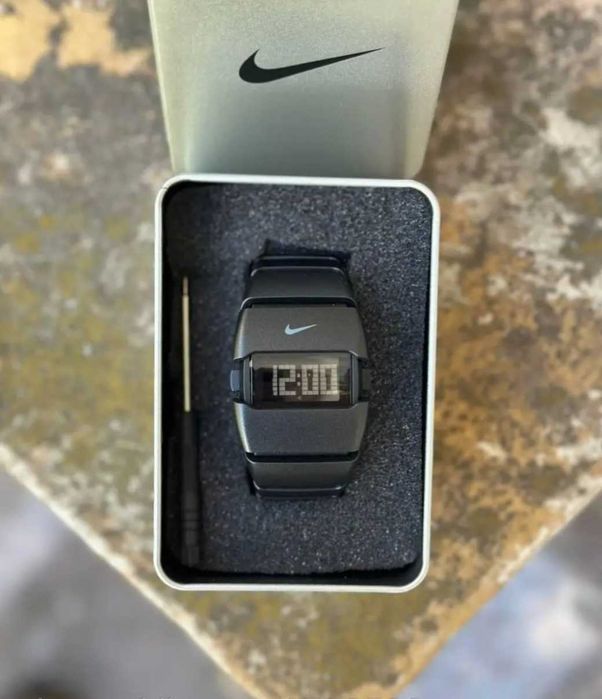 Часы Nike черные