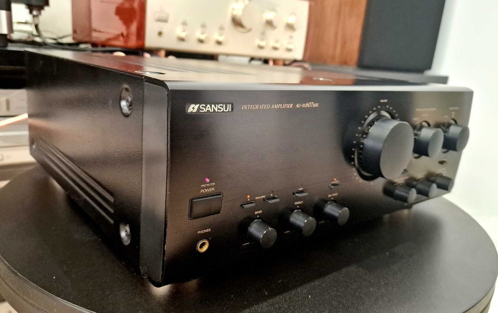 Wzmacniacz Sansui AU 607 MR czarny piękny