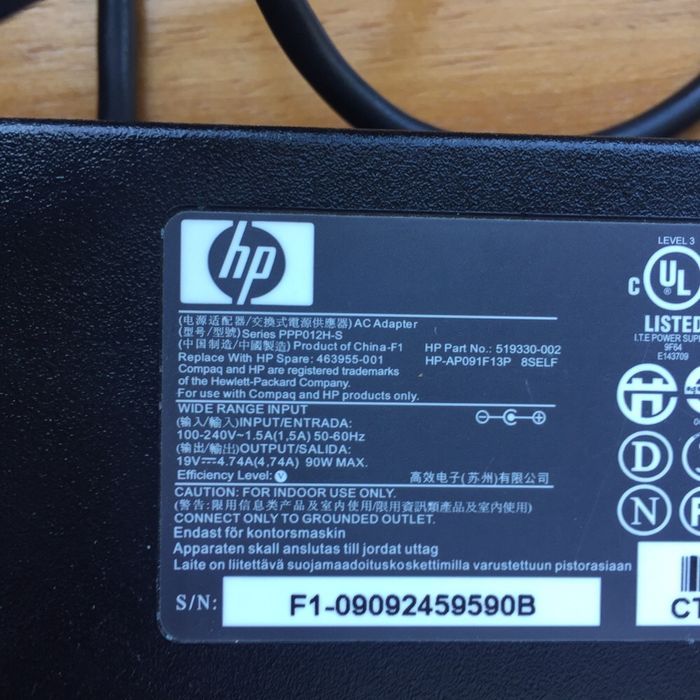 Carregador HP /outro universal marca targus com ficha toshiba