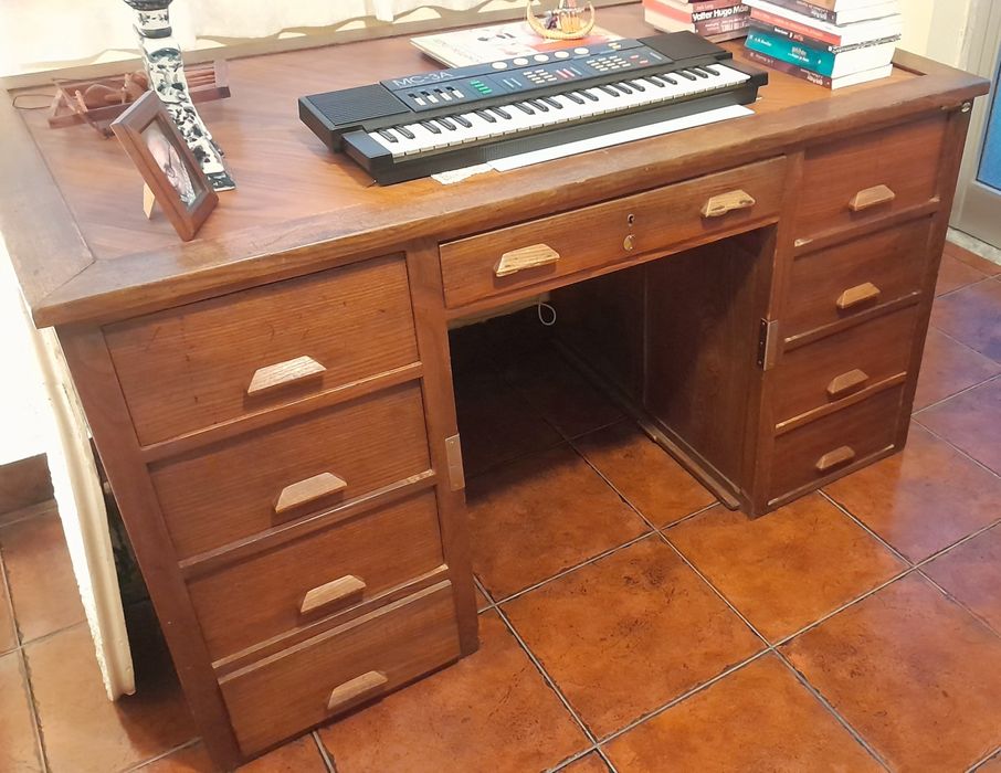 Secretária vintage, em madeira maciça