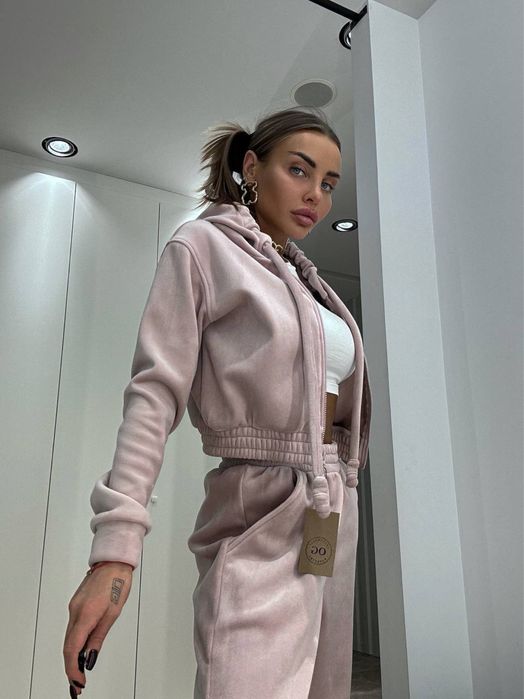 Теплий жіночий костюм