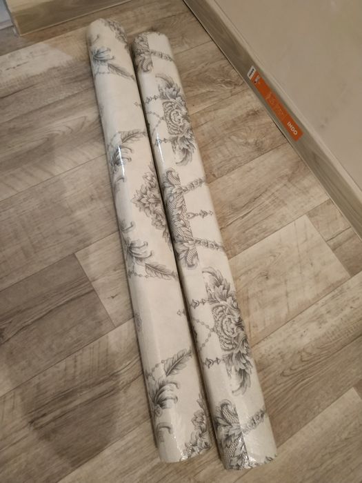 Обои новые.золотые и серебро. Дёшево