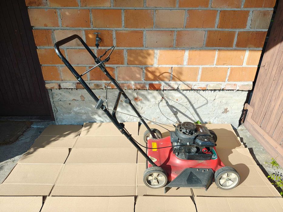 Kosiarka spalinowa uszkodzona sprzedam.