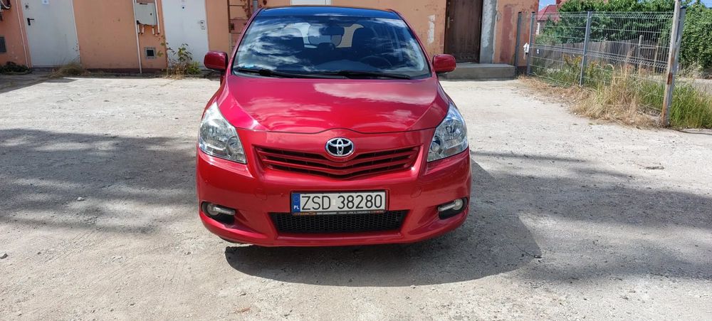 Toyota Verso Toyotę Verso 1.8 147KM  2011r, 208000 km Benzyna ,Minivan 5os.