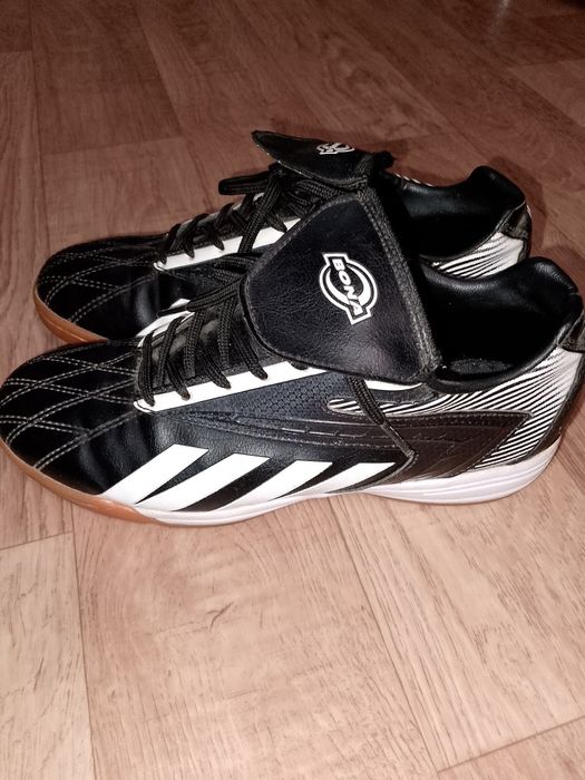 Шкіряні кросівки