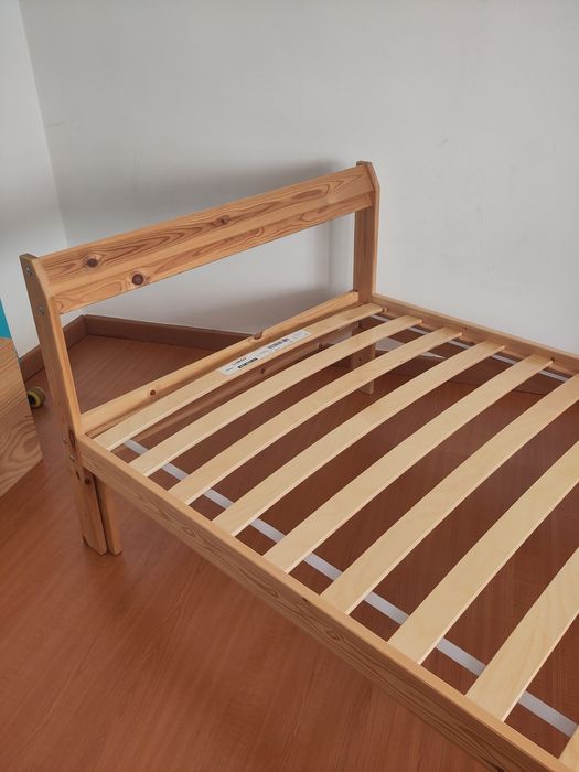 Cama individual com estrado IKEA