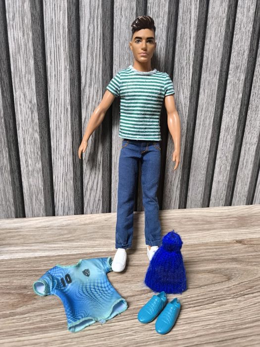 Lalka Ken w ubraniu