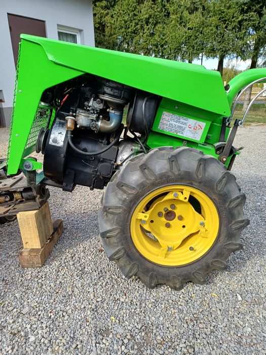 Ferrari , traktorek-dzik, jednoosiowy z zamiatarką ,nie glebogryzarka.