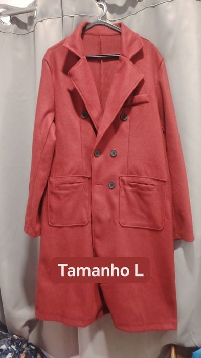 Casaco comprido vermelho