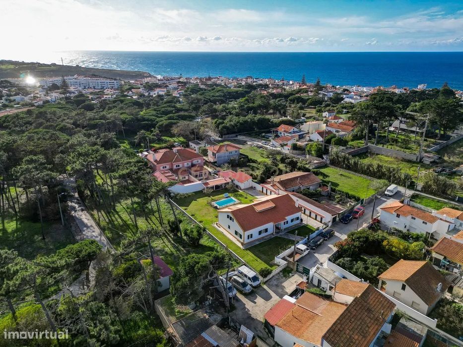 Moradia isolada T4 na Praia das Maçãs - Colares