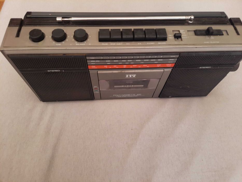 Stary radiomagnetofon ITT Polo