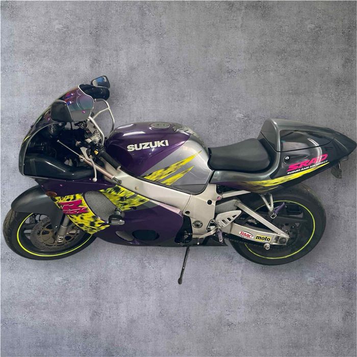 Vendo GSXR 750 impecável