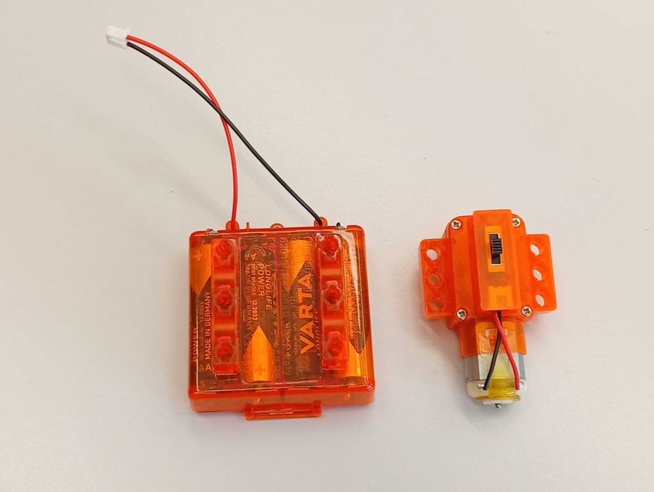 Motor e caixa de baterias Clementoni compatível com Lego