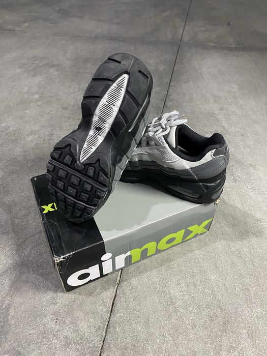 Nike Air Max 95 - black and gray