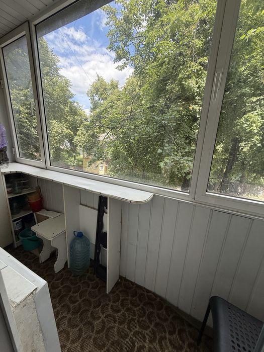 Продам 3 кімнатну квартиру в центрі міста .