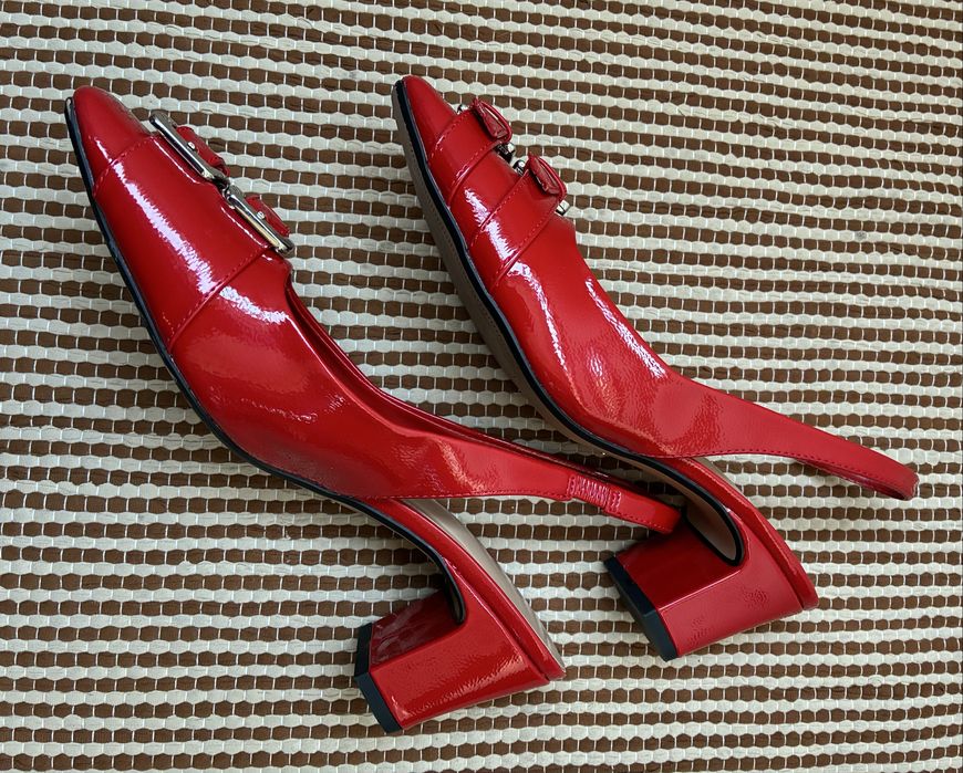 Sapatos com fivelas Zara