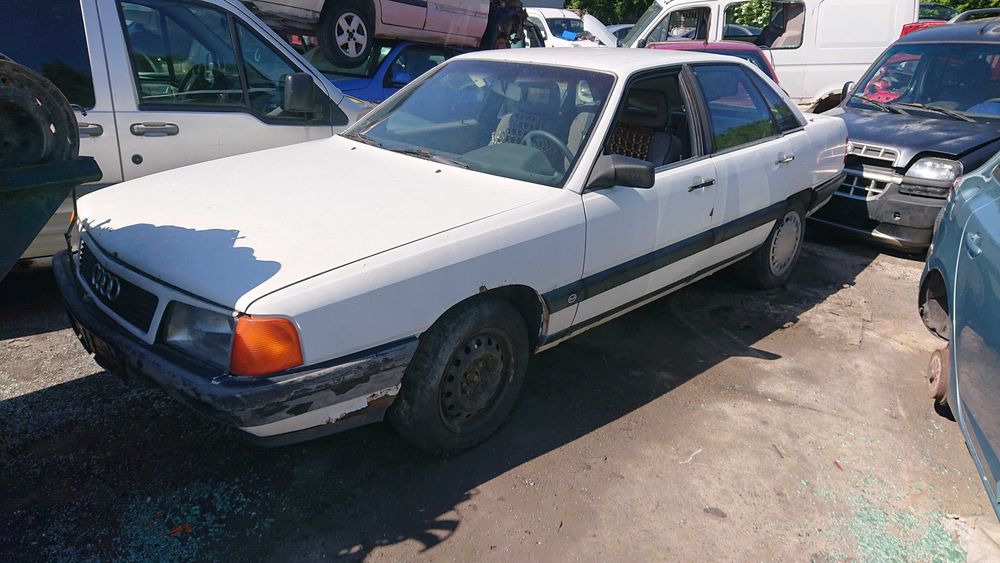 brewka listwa nakładka na grill lampy Audi 100 C3