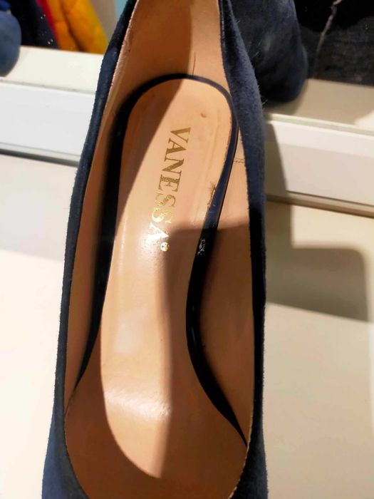 Zamszowe czółenka, na słupku Vanessa, 39