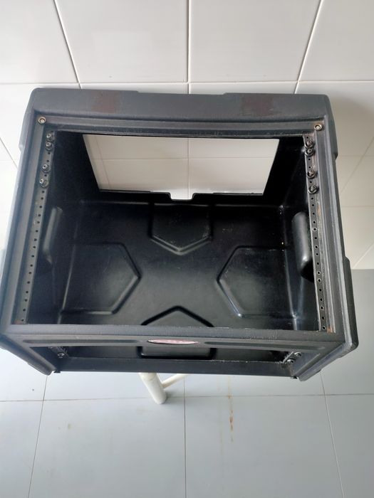 Rack SKB para DJ em excelente estado | Maia