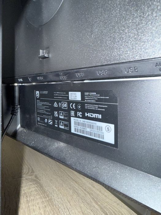 Monitor Philips 24E1N5300AE/00 – 23,8” Full HD USB-C (como novo)