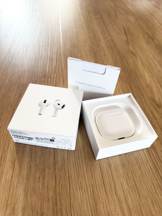 Vendo AirPods 4 + Capa de Silicone protetora