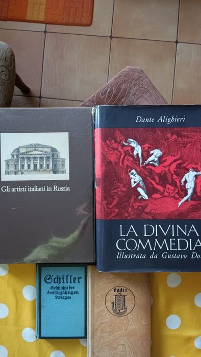 Na sprzedaż oferuję stare książki.