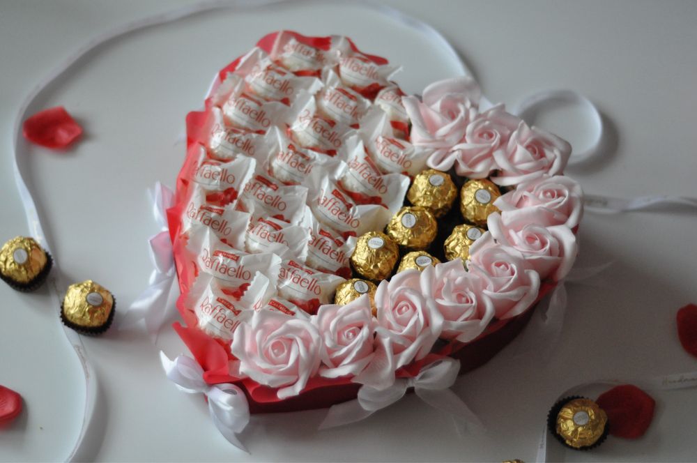 Подарунковий бокс “Heart of Love” — серце з Kinder, Ferrero Rocher