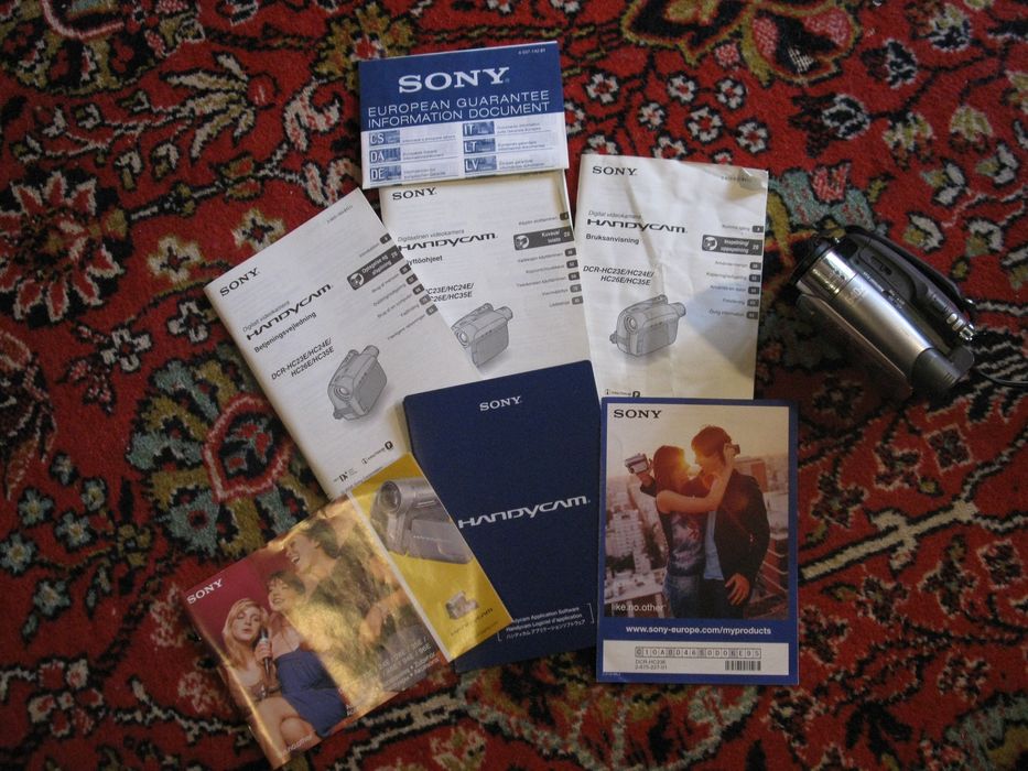 Касетна відеокамера Sony Handycam