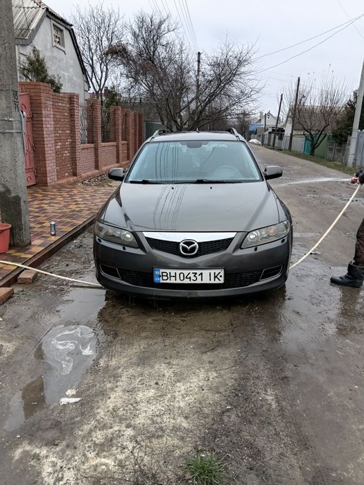 Машина Mazda 6 хорошее состояние