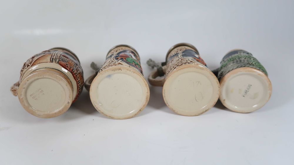 4 antigas canecas pequenas em porcelana da Alemanha