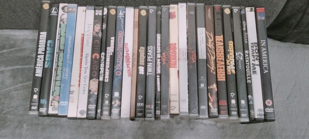 Leitor de DVD com comando+27 dvds dvds