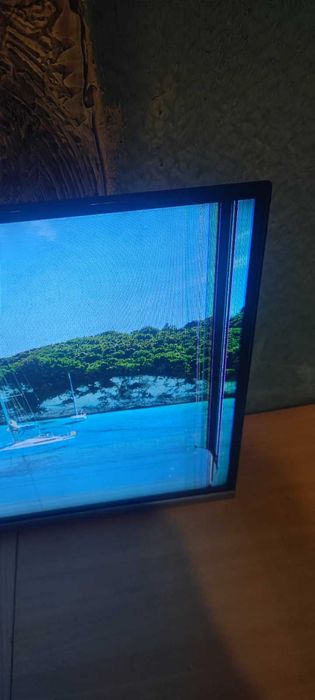 Смарт Телевізор Skyworth 32E6 - матриця пошкоджена