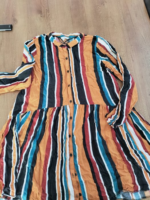 Damska sukienka z długim rękawem